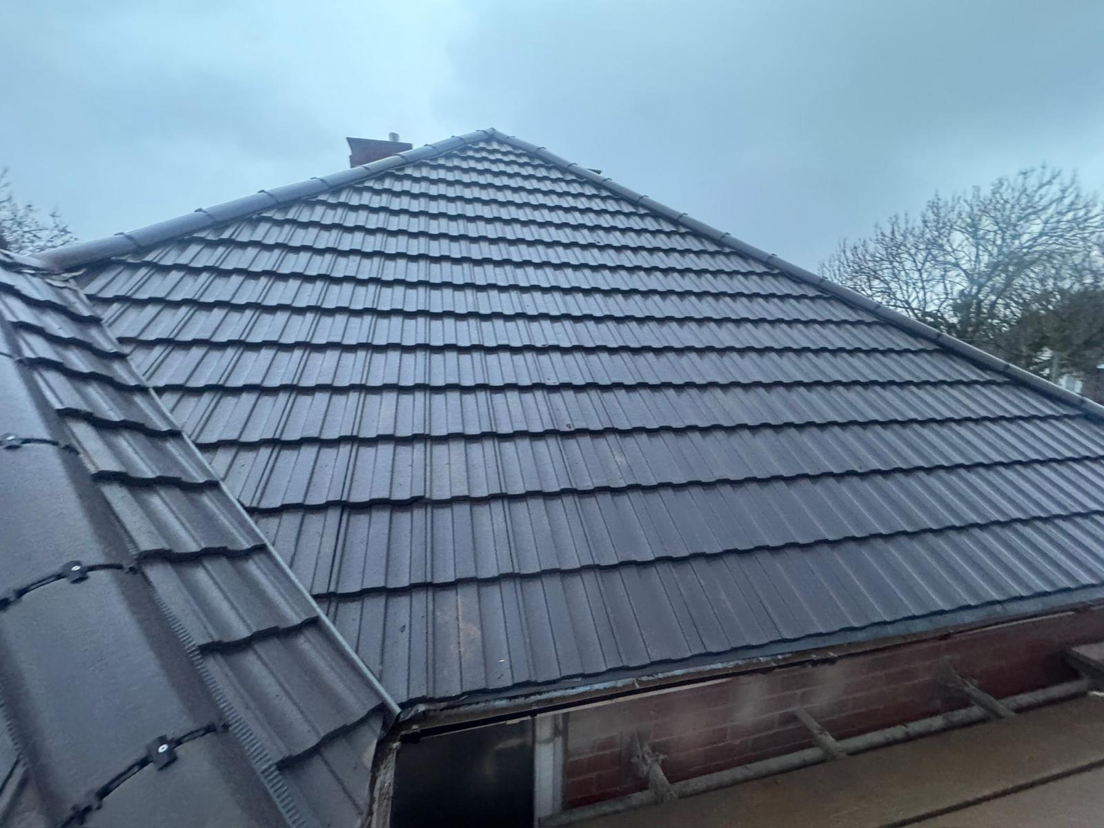 Taylormade Roofs craftsman at work
